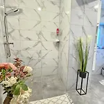 Center By Istrian Apartman