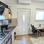 Center By Istrian Apartman