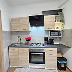 アパート Center By Istrian