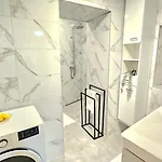 Center By Istrian Apartman