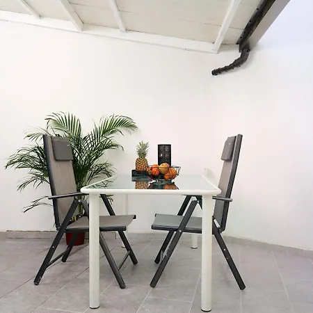 Center By Istrian Apartman *