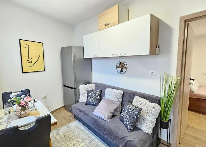 Center By Istrian Appartement *